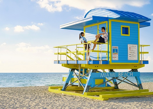 Miami,Beach,,A,Couple,On,The,Beach,In,Miami,Florida,